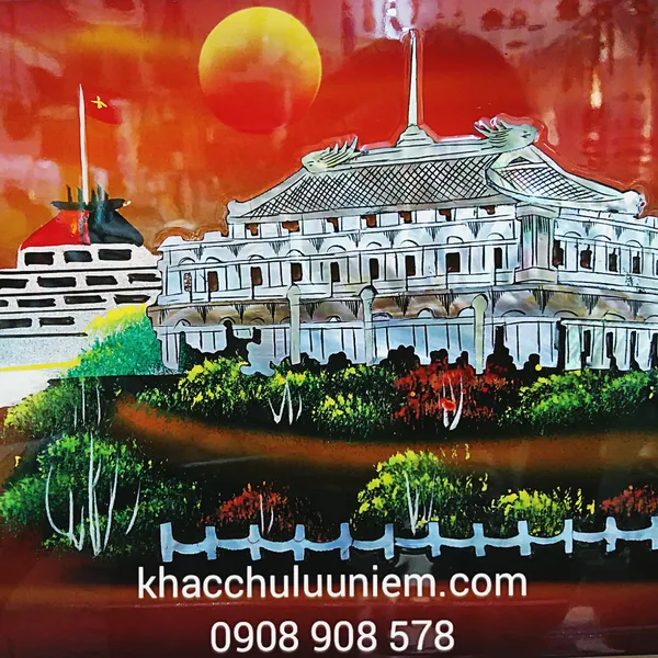 Tranh Bến Nhà Rồng sơn mài.