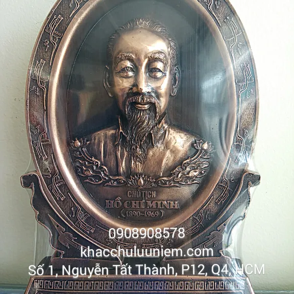 Tranh tượng hình bác Hồ đế phù điêu