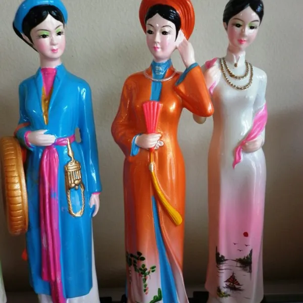 Tượng cô gái Việt : Bắc Trung Nam