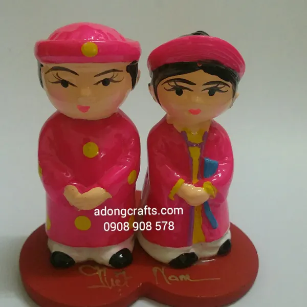 Tượng dâu rể có đế hình trái tim