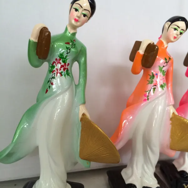 Tượng Miss Việt Nam -  Nữ sinh Việt