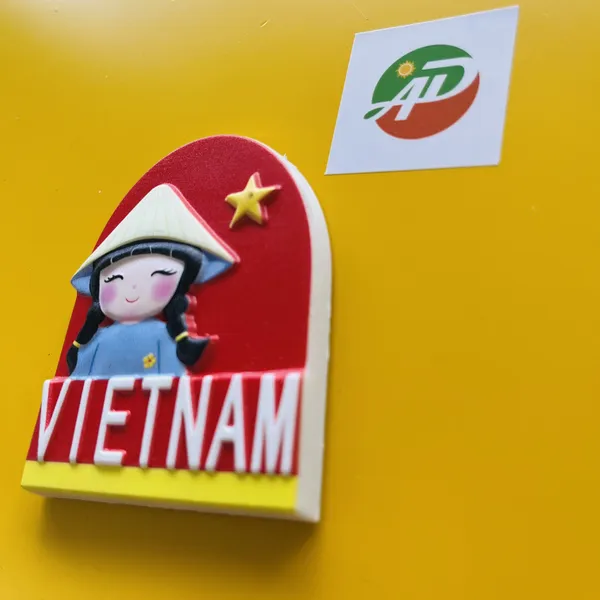 Magnet Poly Cô Gái Nón Lá Lá Cờ Việt Nam
