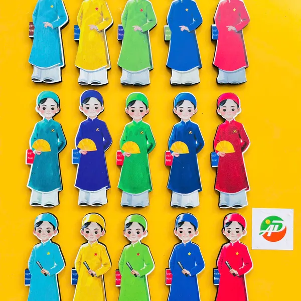 Hít Gỗ Cô Gái Áo Bà Ba, Cô Gái Áo Dài, Nam Áo Dài