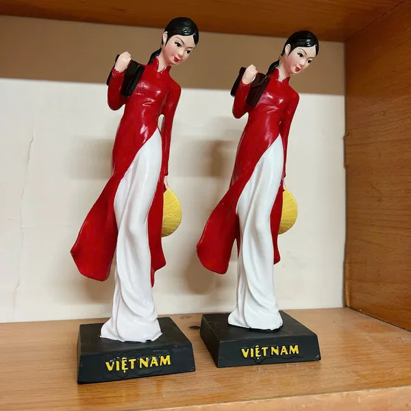 Miss Việt Nam - Tượng Nữ Sinh Áo Dài Việt Nam