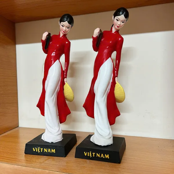 Miss Việt Nam - Tượng Nữ Sinh Áo Dài Việt Nam