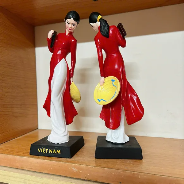 Miss Việt Nam - Tượng Nữ Sinh Áo Dài Việt Nam