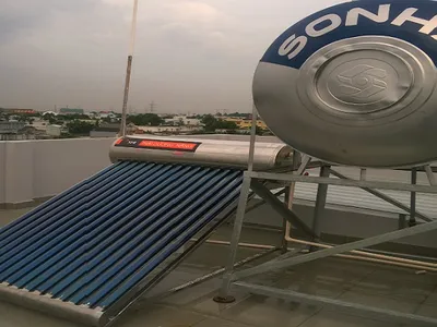 Có nên dùng máy nước nóng năng lượng mặt trời hay không ?