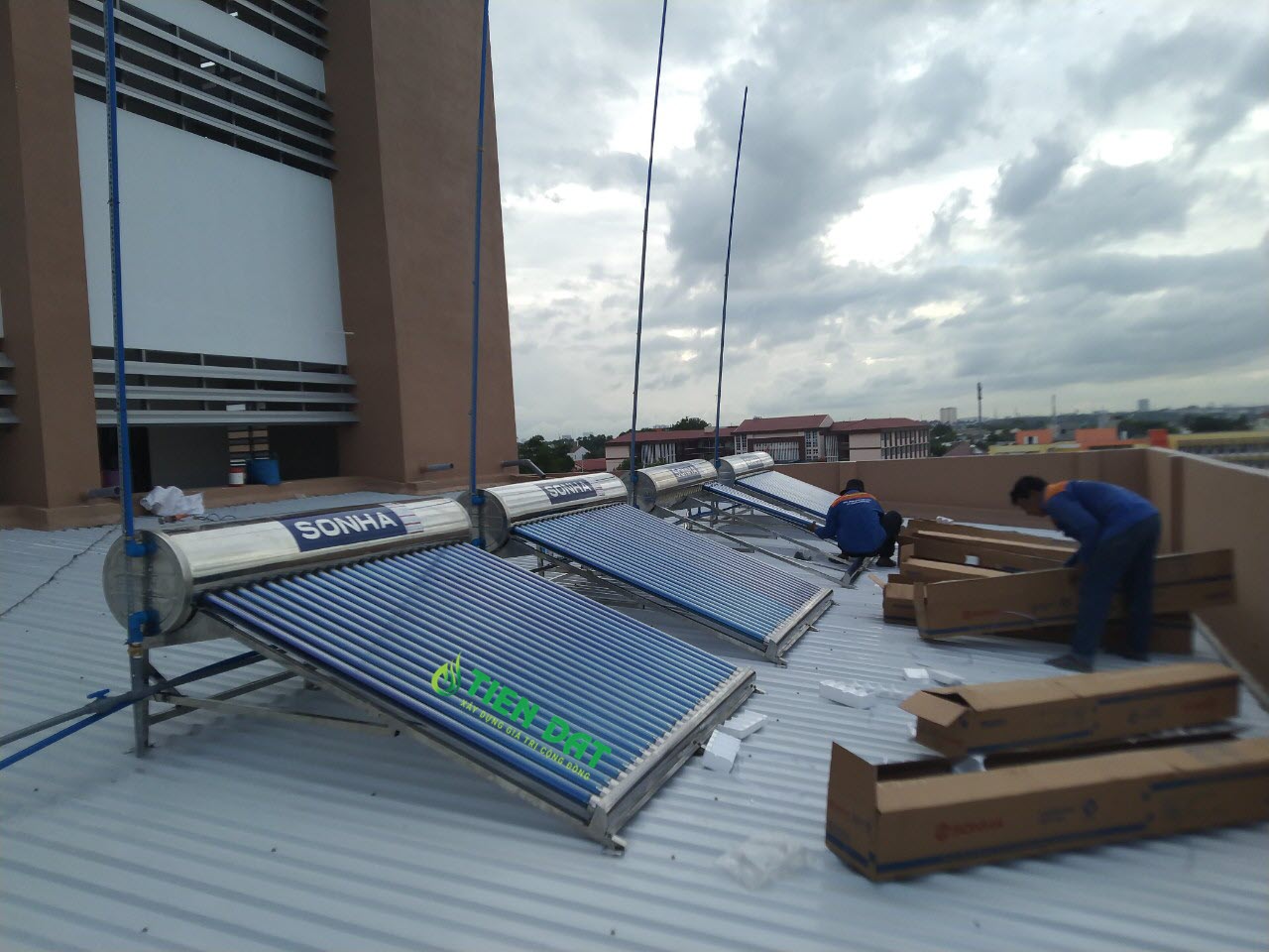 Máy nước nóng năng lượng mặt trời Sơn Hà Gold 140L Máy nước nóng năng lượng mặt trời Sơn Hà Gold 140L