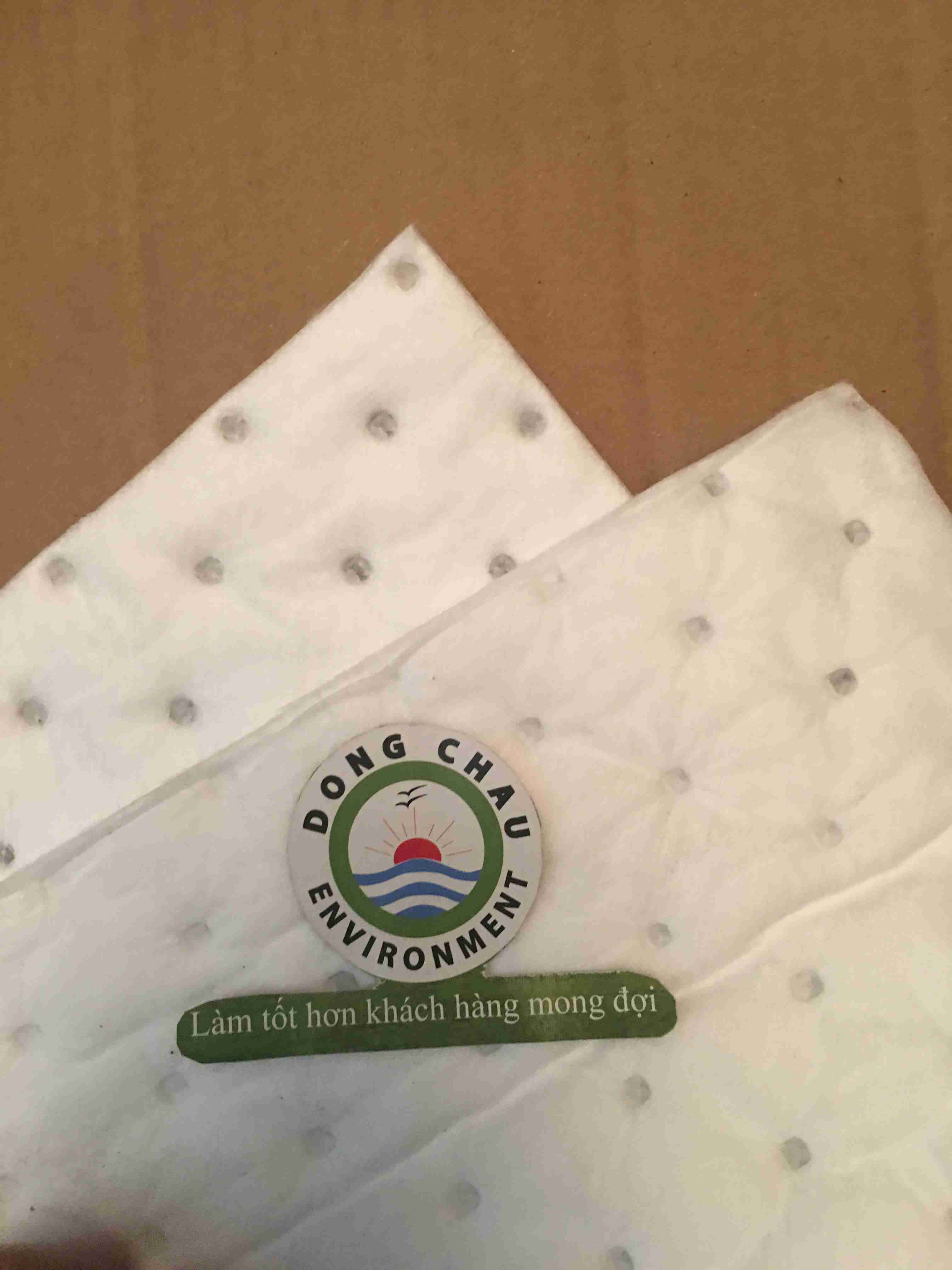 Tấm thấm dầu màu trắng