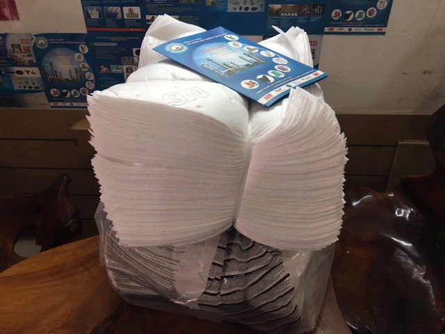 Tấm thấm hút dầu tràn 3M USA