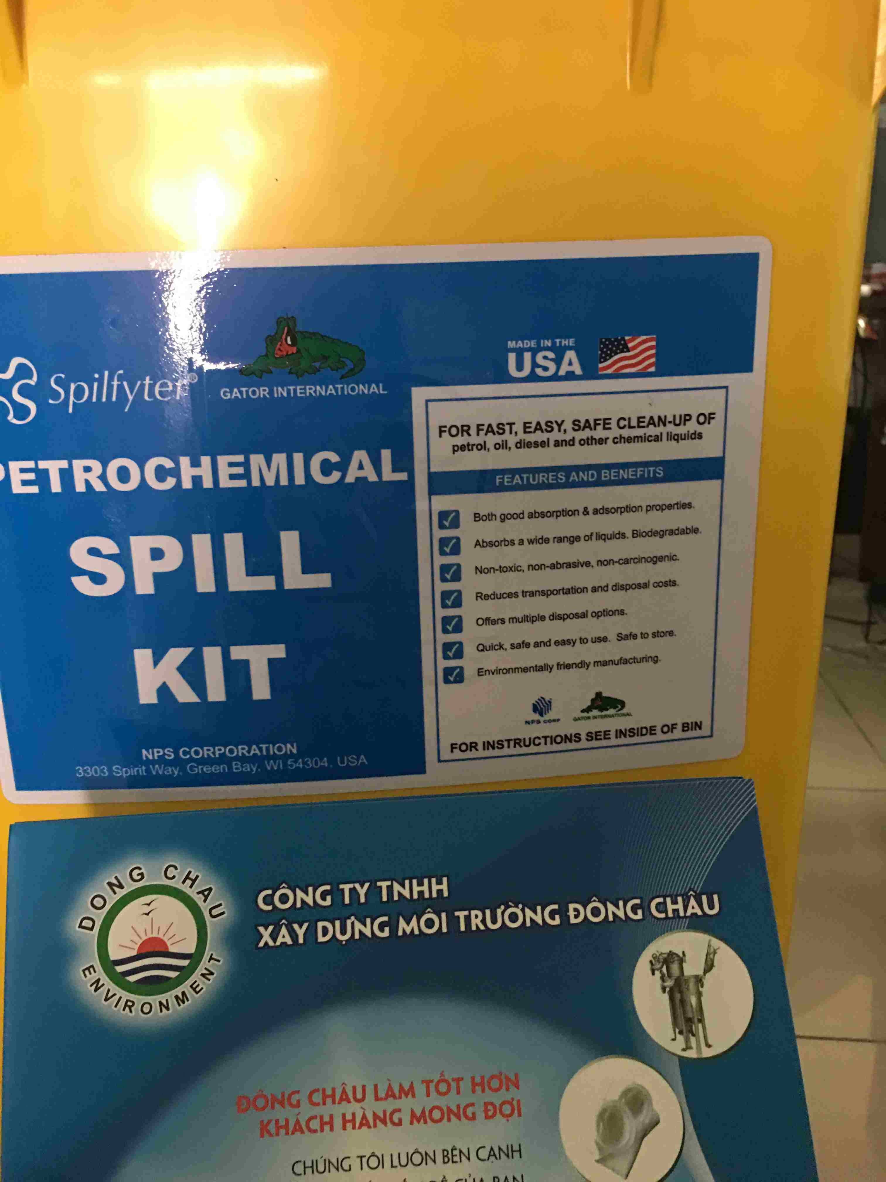 danh mục hàng bên trong Bộ Kit ứng cứu nhanh tràn vãi dầu axit 120L