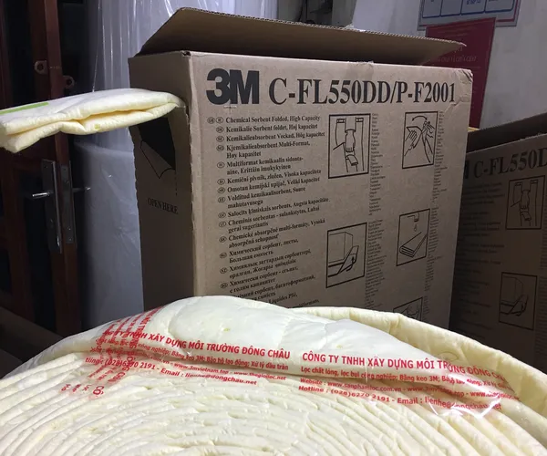 Cuộn thấm hút hóa chất đổ tràn 3M C-FL550DD