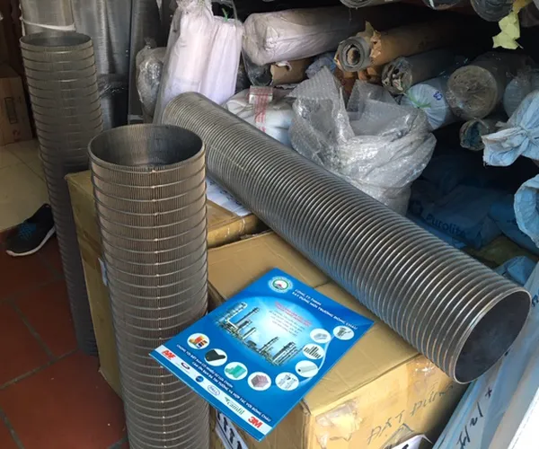 Hướng từ trong ra ngoài ống lọc khe lọc cặn