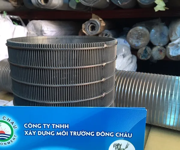 Hướng từ trong ra ngoài ống lọc khe lọc cặn