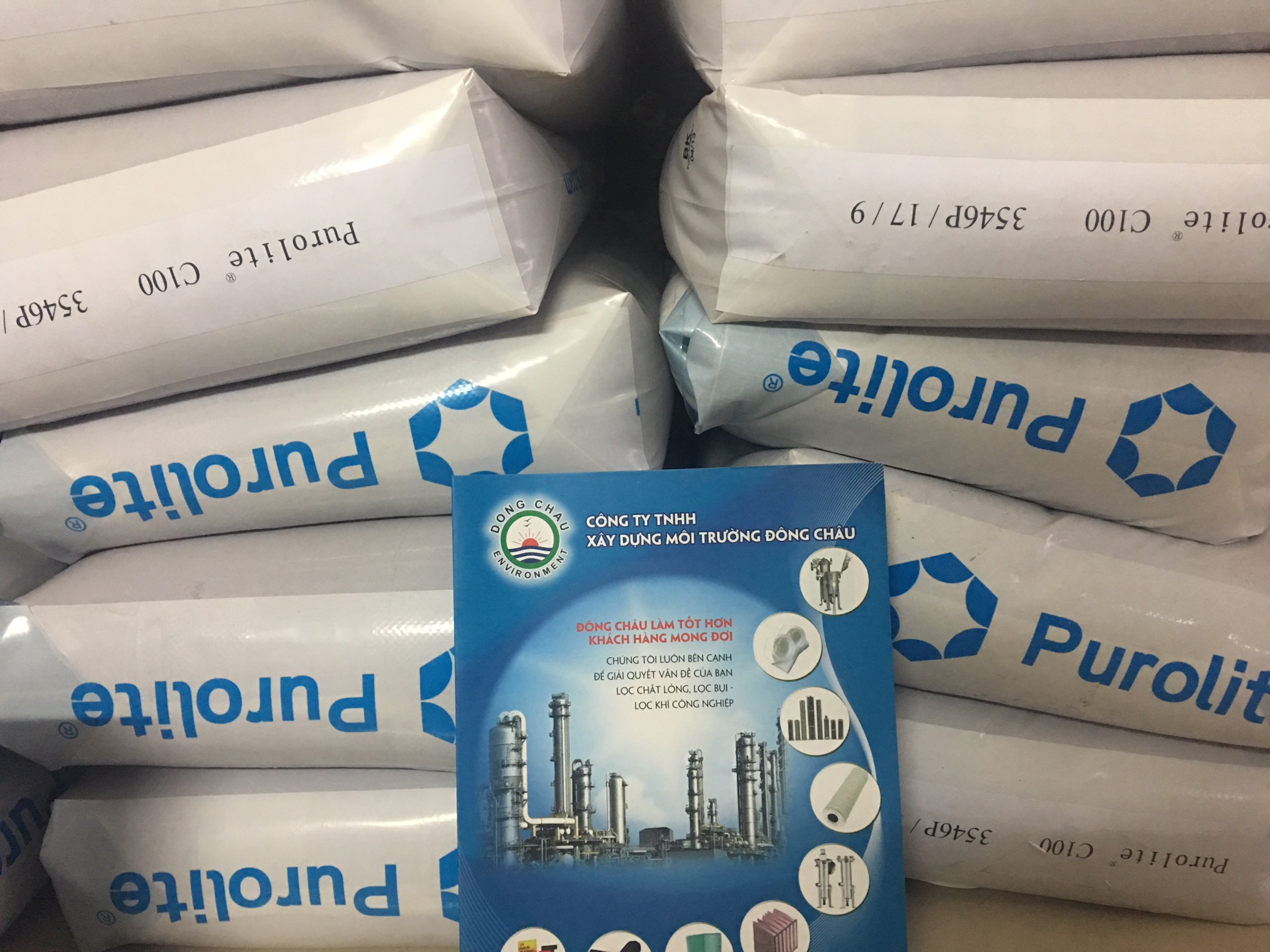 Hạt Nhựa Trao Đổi Ion Dương C100 Purolite Làm Mềm Nước