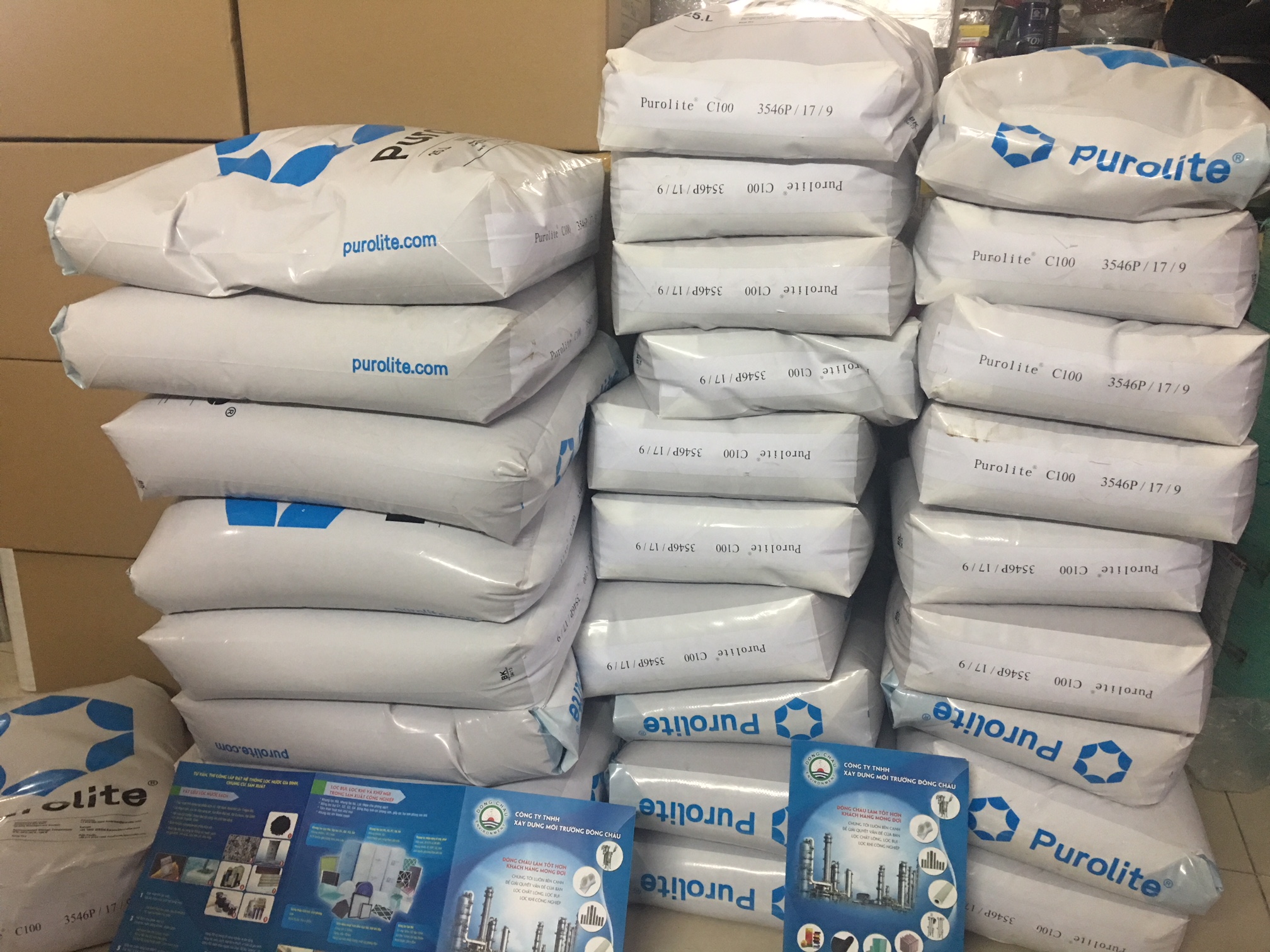 Hạt Nhựa Trao Đổi Ion Dương C100 Purolite Làm Mềm Nước