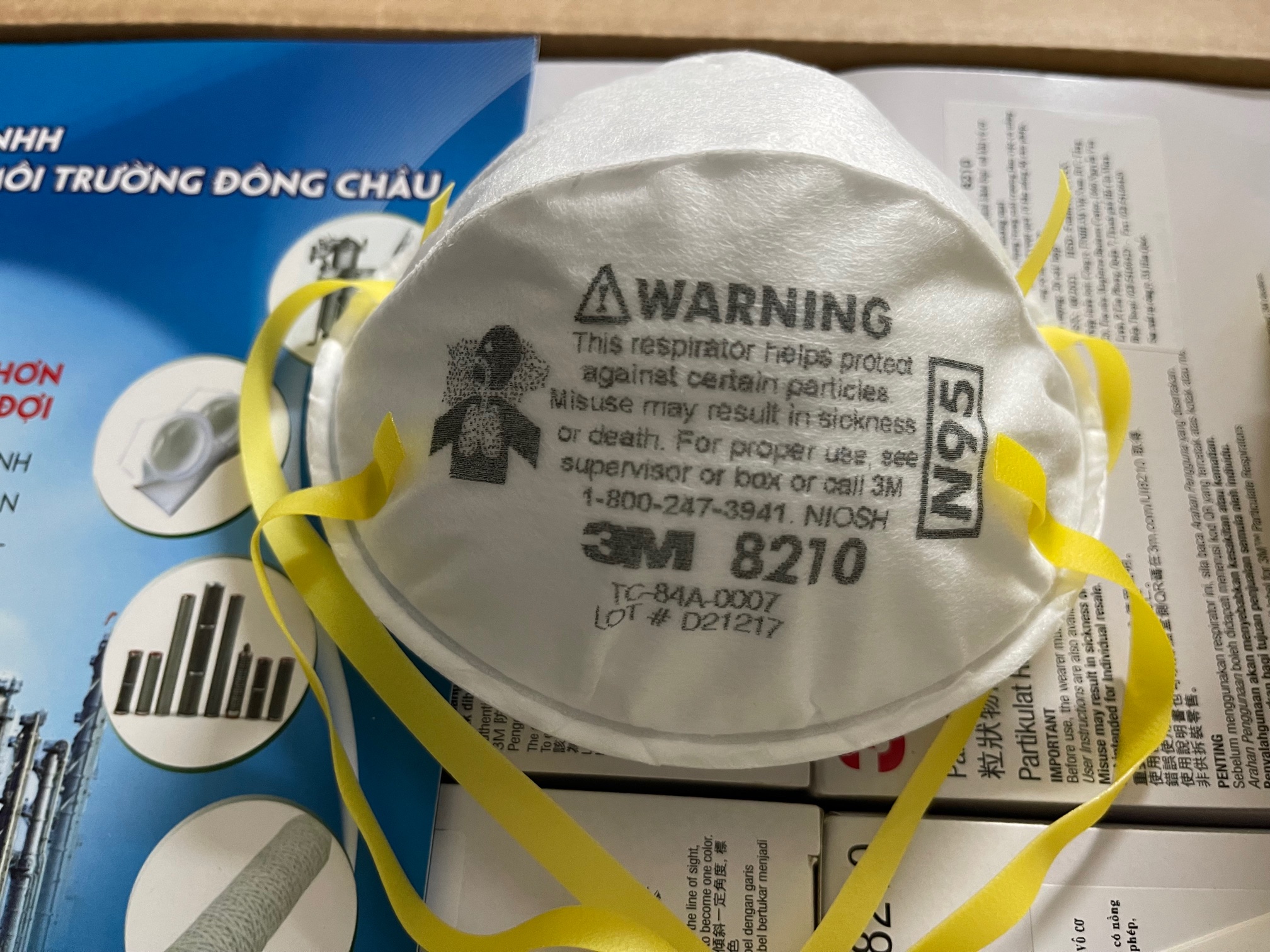 thông tin về Khẩu trang cản bụi chế biến gỗ 3M 8210
