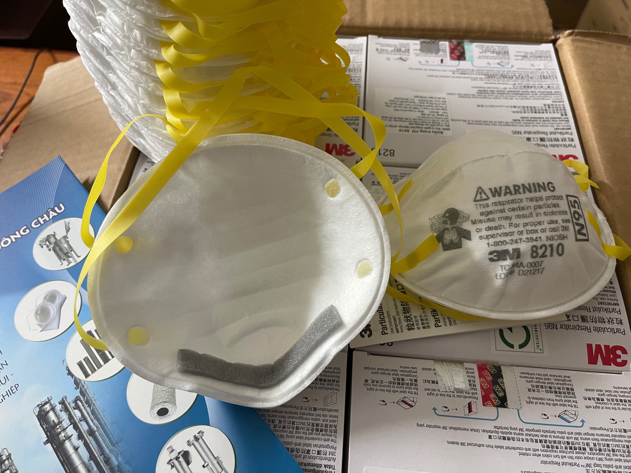 Khẩu trang cản bụi chế biến gỗ 3M 8210