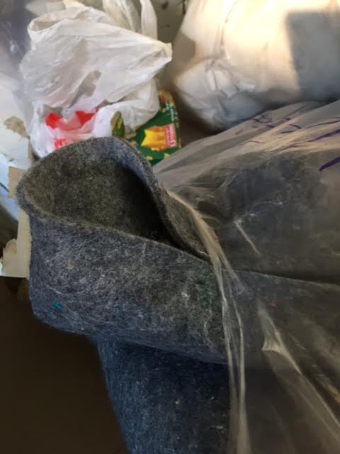 Xơ hút dầu lẫn trong nước