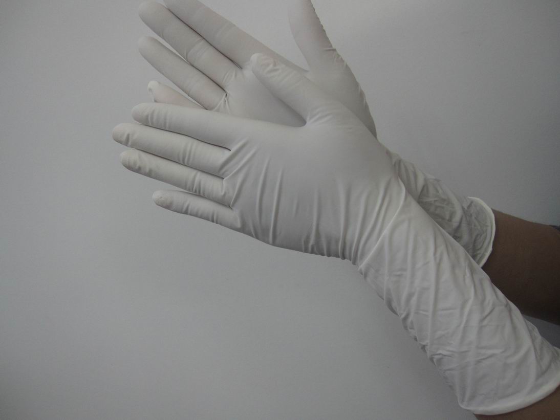 gang-tay-nitrile-trong-phong-sach