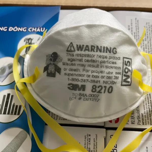Khẩu trang cản bụi chế biến gỗ 3M 8210