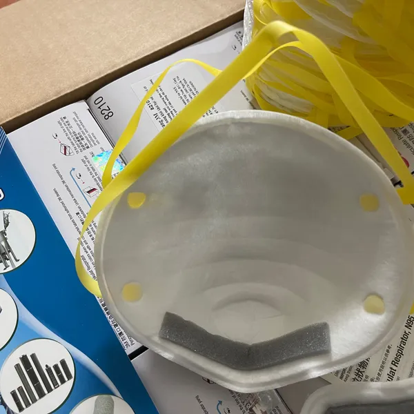 Khẩu trang cản bụi chế biến gỗ 3M 8210