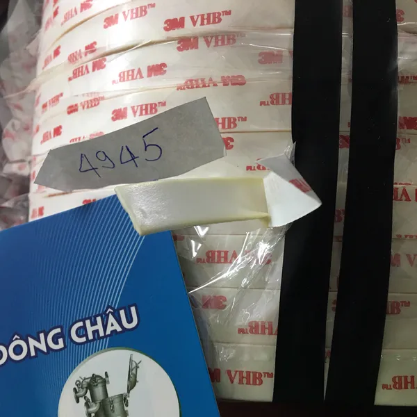 Băng keo cường lực 3 mặt 4945 của 3M