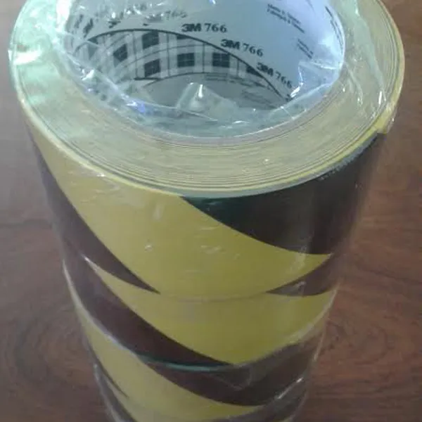 Băng keo cảnh báo 3M 766 sọc vàng đen