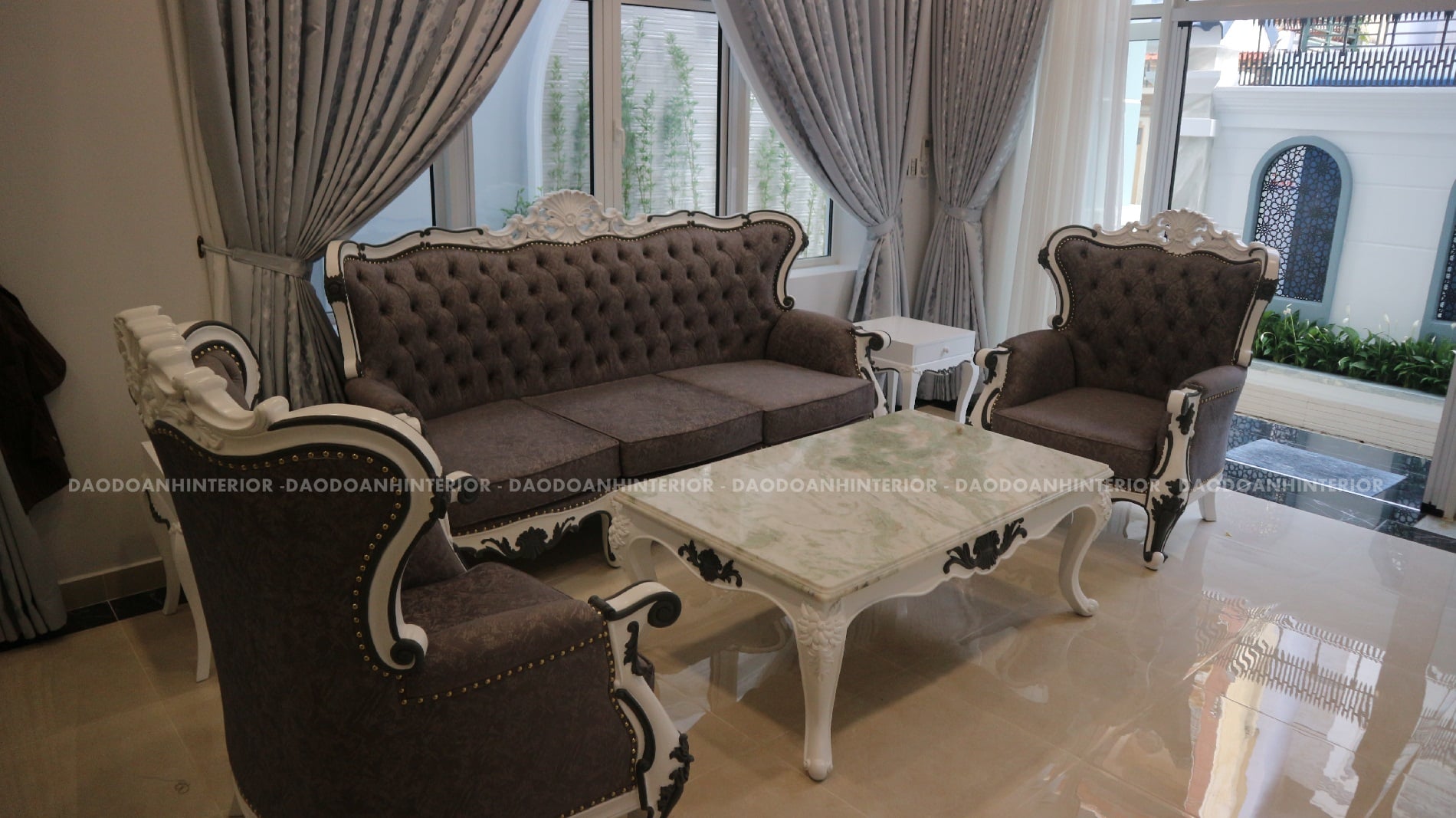 Bàn trà tân cổ điển mặt đá cẩm thạch chân gỗ tiện bo tròn Bàn trà tân cổ điển mặt đá cẩm thạch chân gỗ tiện bo tròn