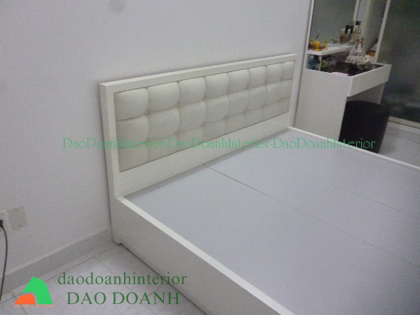 Giường ngủ hiện đại với đầu giường bọc nệm chia ô vuông Giường ngủ hiện đại với đầu giường bọc nệm chia ô vuông