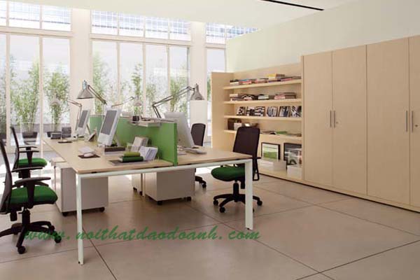 Thiết kế nội thất văn phòng khá tinh tế khi kệ sách được đặt cạnh ghế làm việc Thiết kế nội thất văn phòng khá tinh tế khi kệ sách được đặt cạnh ghế làm việc