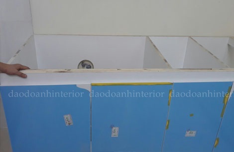 Hình ảnh thực tế thùng bếp gỗ ghép thông sơn PU cao cấp Hình ảnh thực tế thùng bếp gỗ ghép thông sơn PU cao cấp