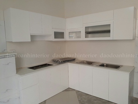 Tủ bếp gỗ ghép thông sơn pu màu trắng mờ 50% Tủ bếp gỗ ghép thông sơn pu màu trắng mờ 50%