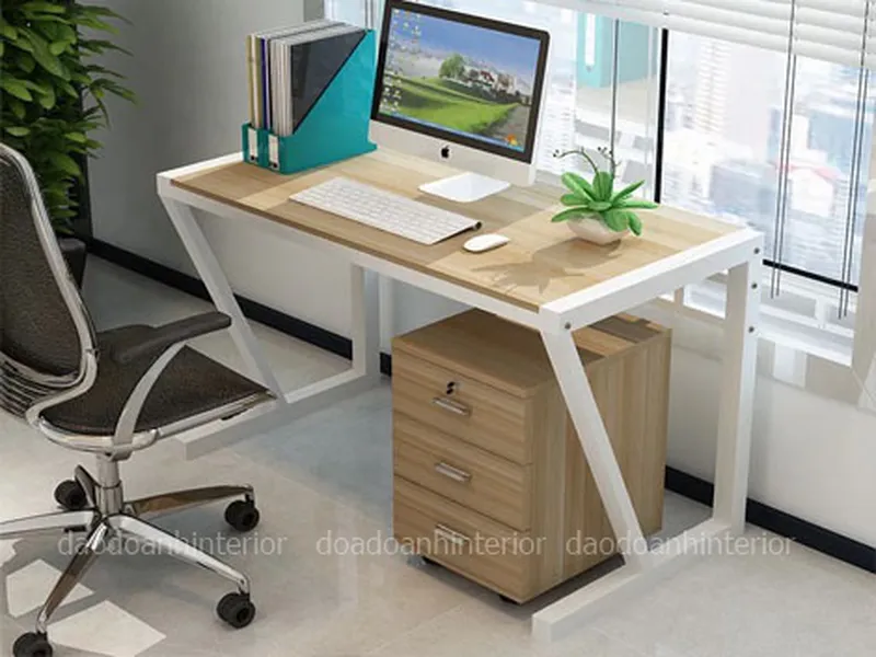Bàn chân sắt văn phòng làm việc