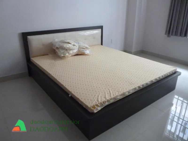 Giường ngủ kiểu nhật với đầu giường bọc nệm GNDD49