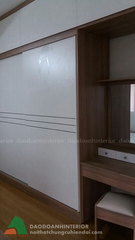 Tủ quần áo cửa lùa liền kề bàn trang điểm Tủ quần áo cửa lùa liền kề bàn trang điểm