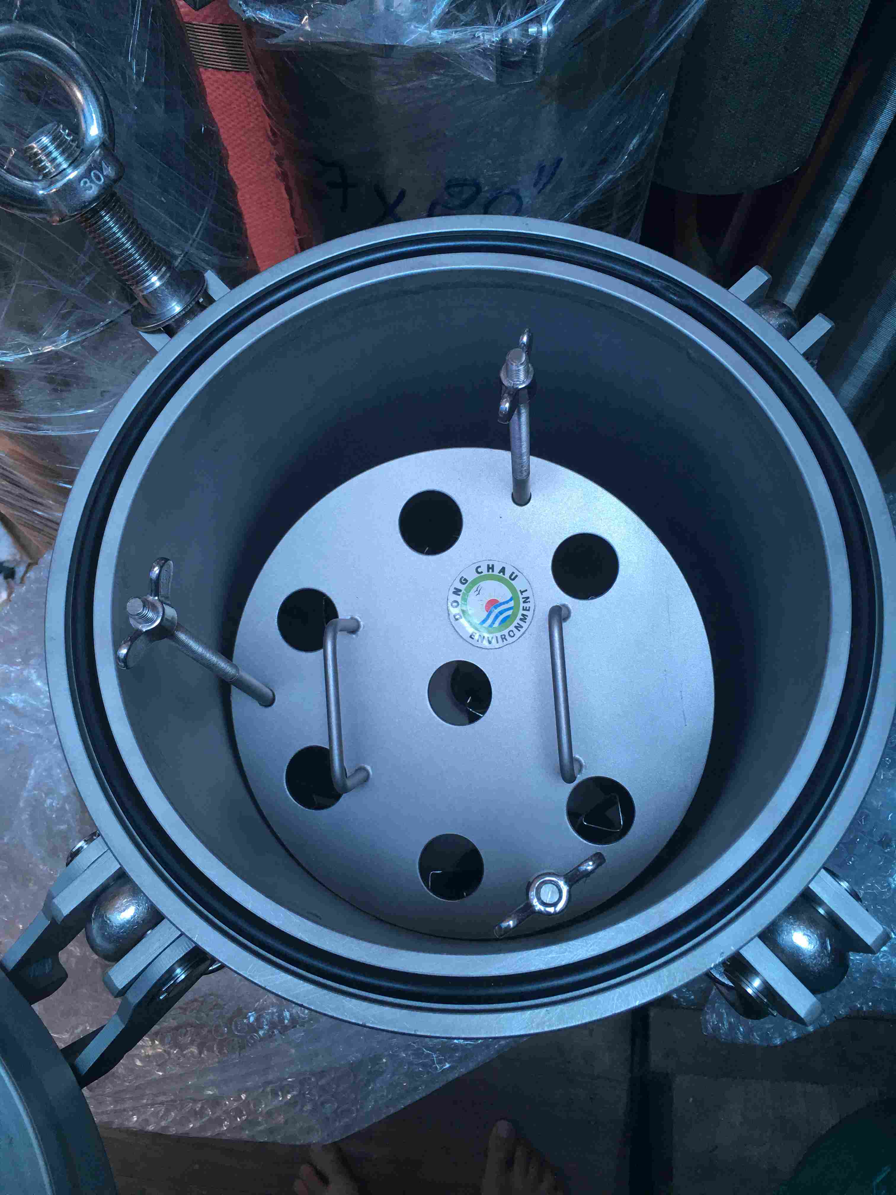 bên trong Bình lọc 7 lõi 30 inch DOE Singapore