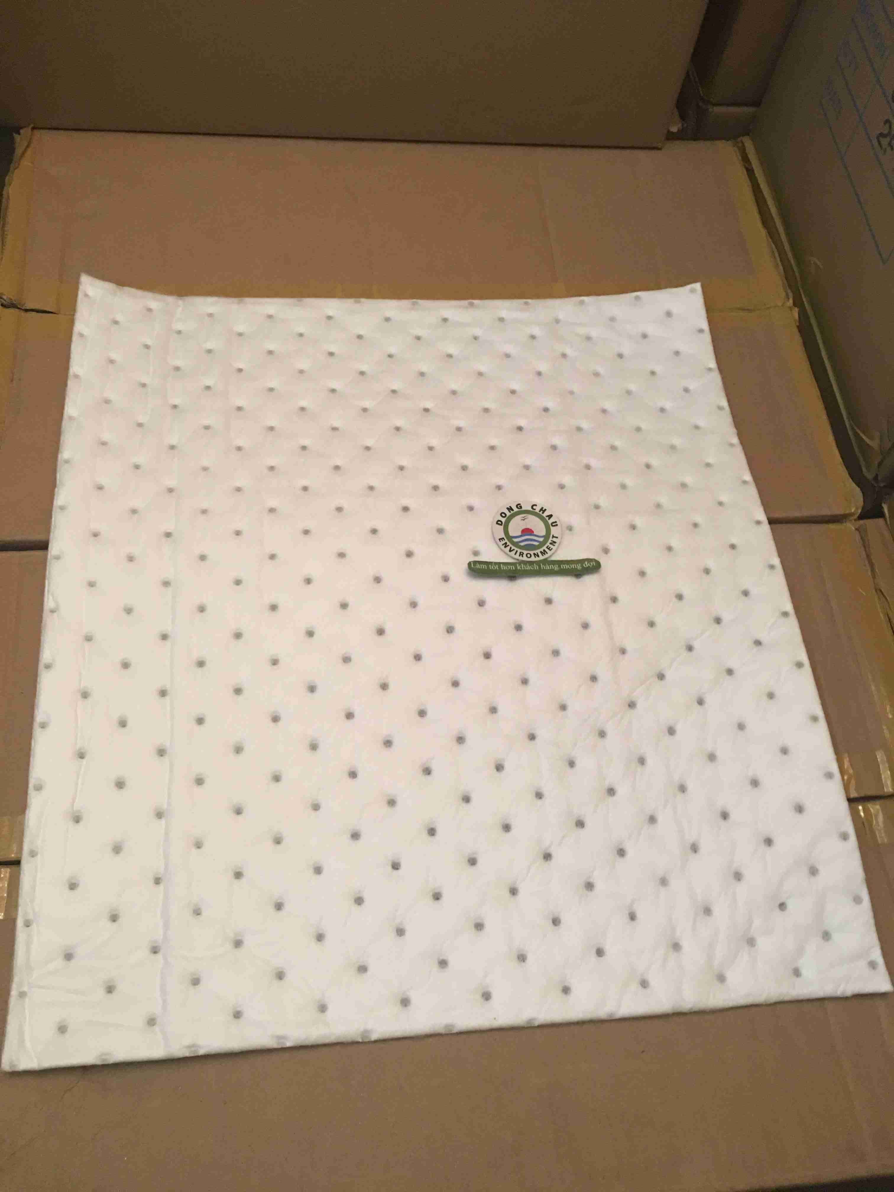 Tấm thấm dầu màu trắng