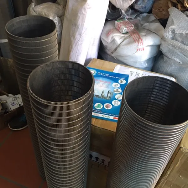 Hướng từ trong ra ngoài ống lọc khe lọc cặn