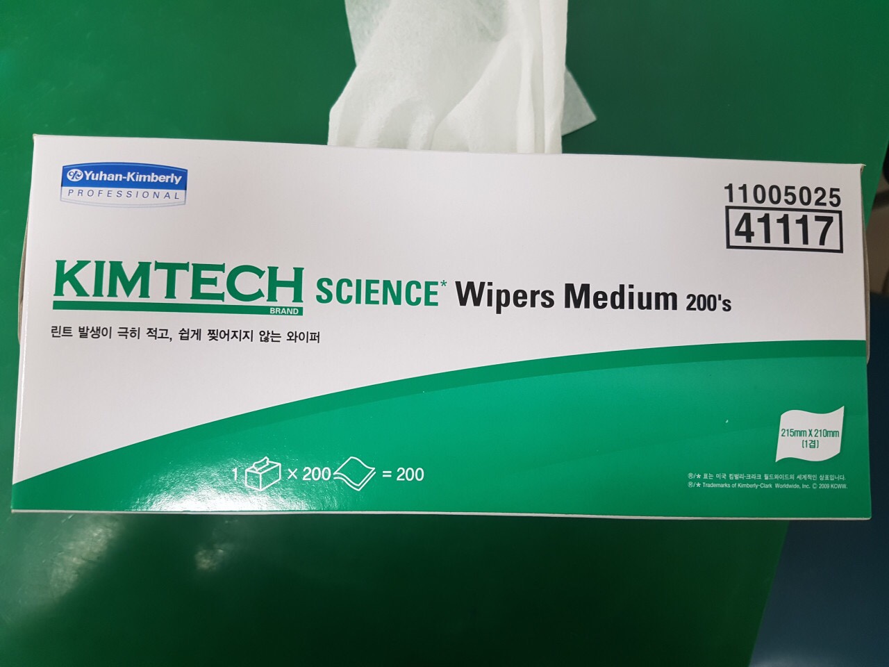 Giấy lau bụi Kimtech trong phòng sạch