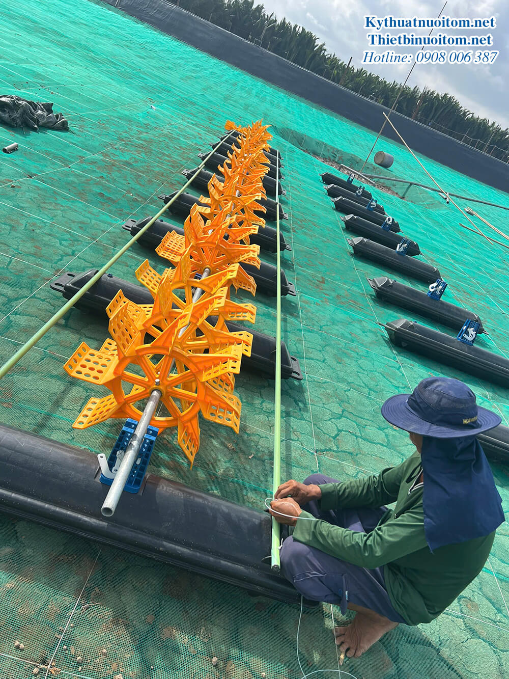 Quạt nước nuôi tôm hoạt động nhiều giờ mỗi ngày nên chi phí điện rất lớn. Quạt nước nuôi tôm hoạt động nhiều giờ mỗi ngày nên chi phí điện rất lớn.