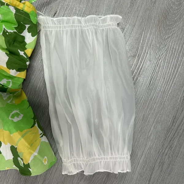 Bộ Croptop Trễ Vai Tay Phồng Phối quần Culottes - Sự Kết Hợp Hoàn Hảo Cho Phong Cách Nữ Tính