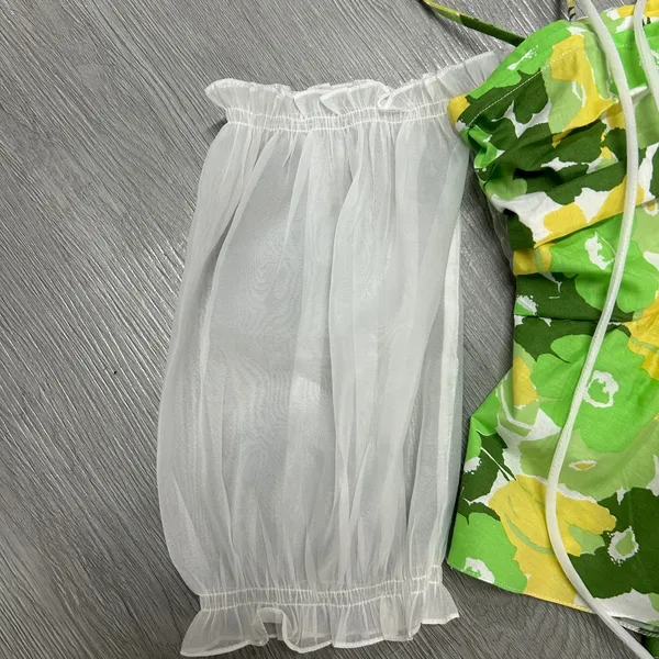 Bộ Croptop Trễ Vai Tay Phồng Phối quần Culottes - Sự Kết Hợp Hoàn Hảo Cho Phong Cách Nữ Tính