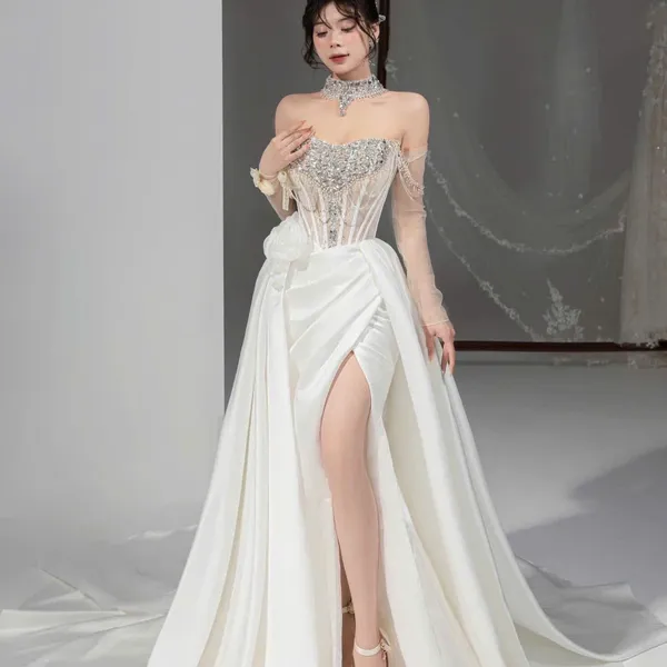 VÁY CƯỚI CÚP NGỰC KẾT SAPPHIRE KIỂU XẺ TÀ QUYẾN RŨ