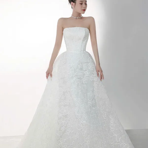VÁY CƯỚI REN CÚP NGỰC KIỂU ĐƠN GIẢN CHO CÔ DÂU
