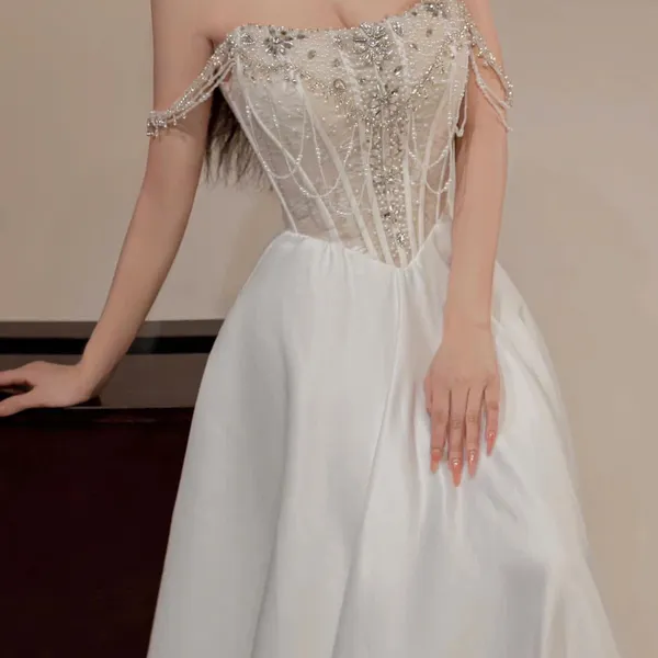 VÁY CƯỚI SUÔNG KẾT ĐÁ LẤP LÁNH KÈM CHOKER CHO CÔ DÂU