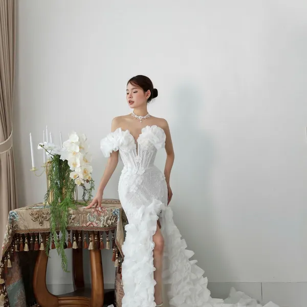 VÁY CƯỚI XẺ TÀ ĐI BÀN SEXY CHO CÔ DÂU