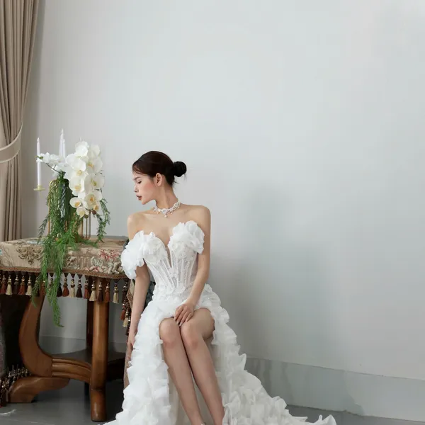 VÁY CƯỚI XẺ TÀ ĐI BÀN SEXY CHO CÔ DÂU