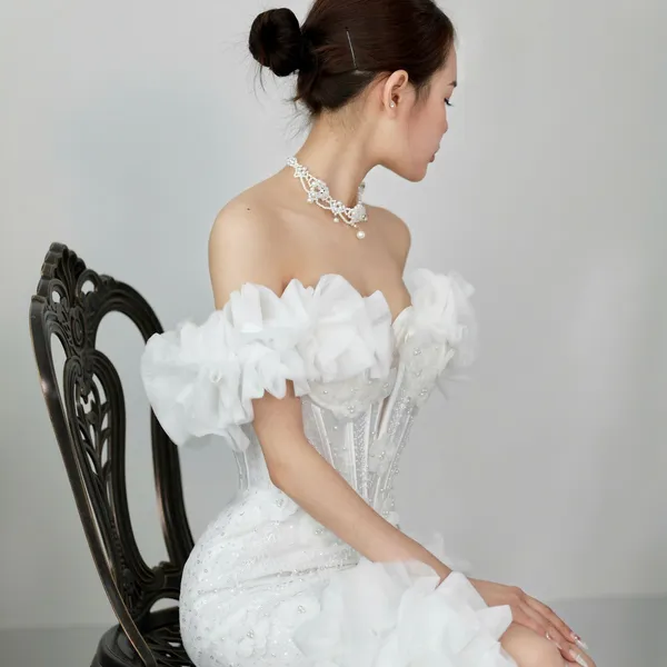 VÁY CƯỚI XẺ TÀ ĐI BÀN SEXY CHO CÔ DÂU