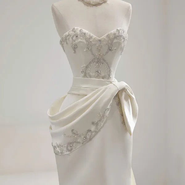 VÁY CƯỚI ĐUÔI CÁ KIỂU CÚP NGỰC KẾT ĐÁ SAPPHIRE SANG TRỌNG